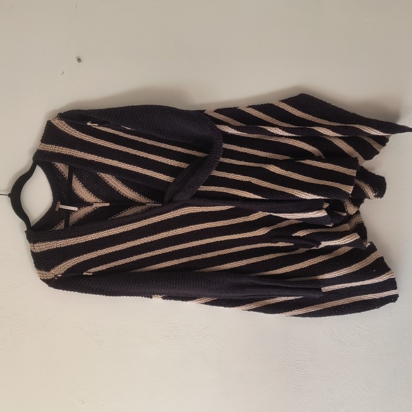 Sweater - Picture 5 of 5